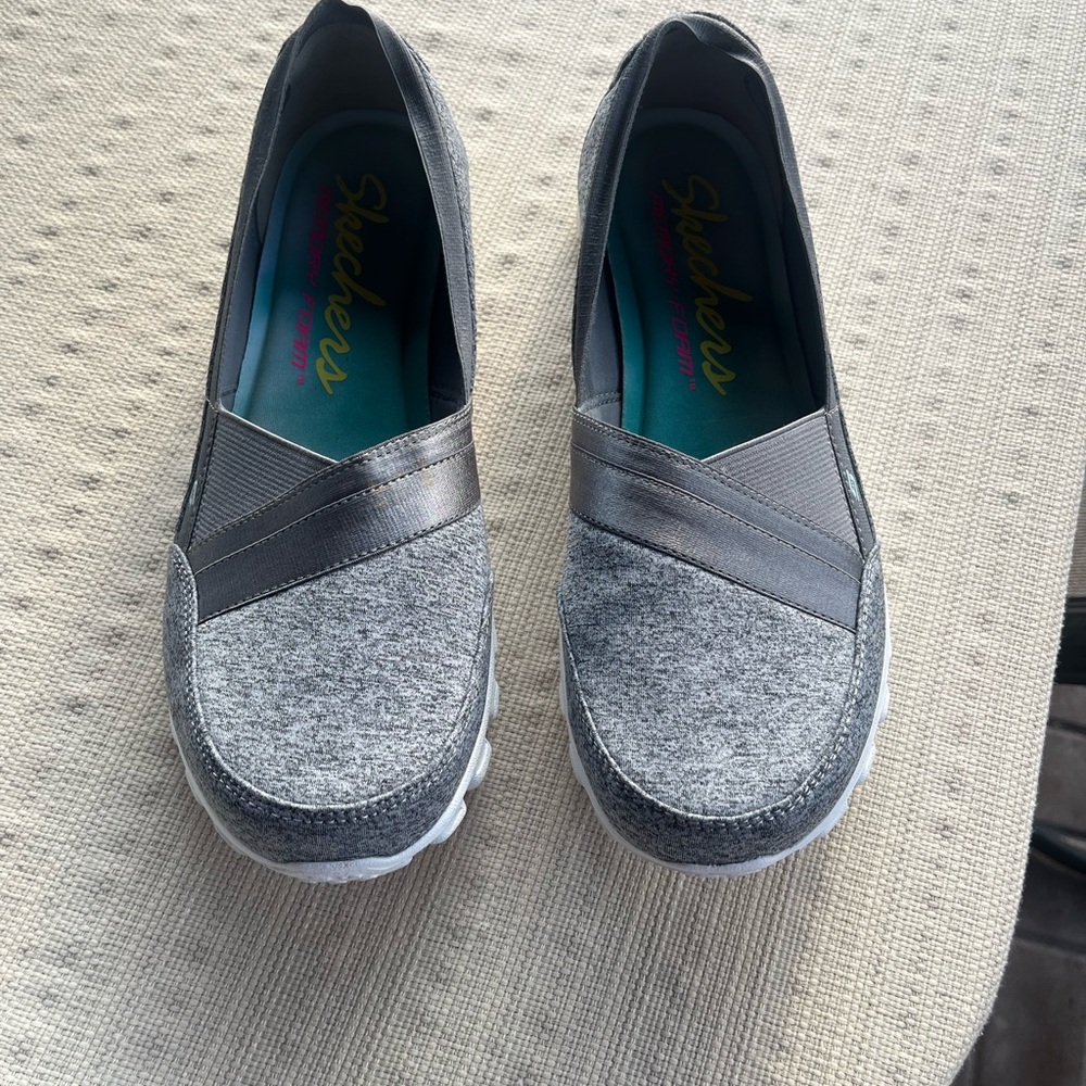 Skechers Gray Sneakers with Sporty Elastic Bands